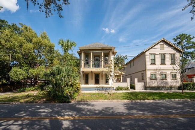 717 NW 10th St in Gainesville, FL - Building Photo - Building Photo