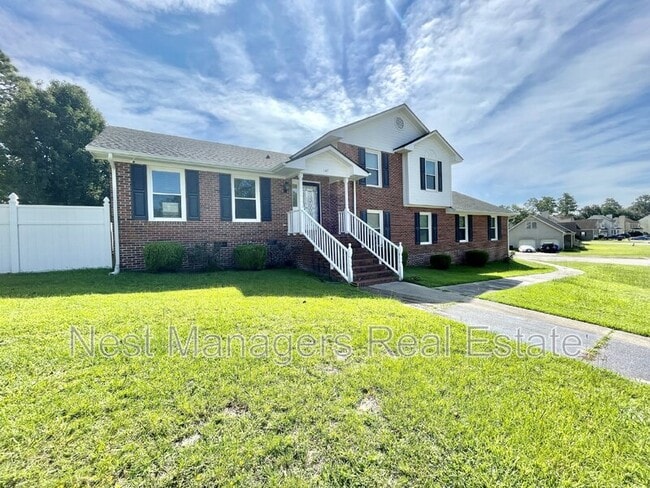 127 Kristin Ave in Spring Lake, NC - Building Photo - Building Photo