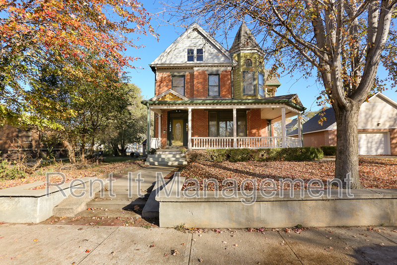 2210 Wirt St in Omaha, NE - Foto de edificio