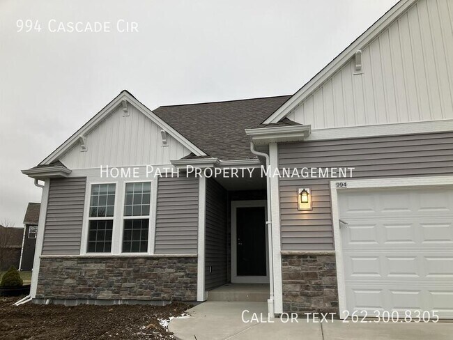 994 Cascade Cir in Hartford, WI - Building Photo - Building Photo