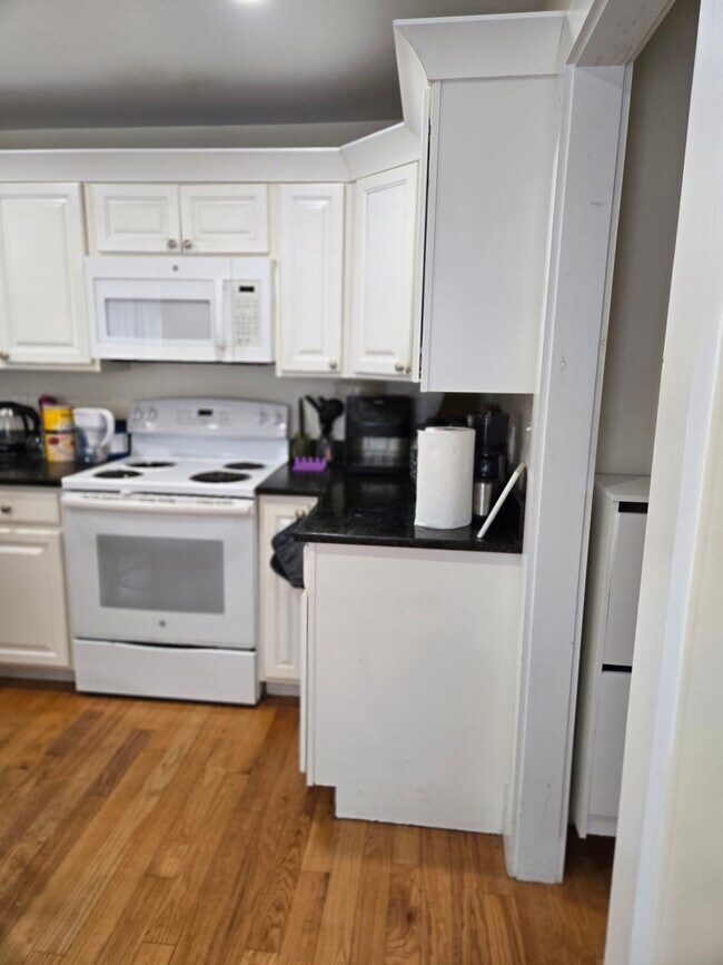 15 Beech St, Unit #3 in Newton, MA - Building Photo - Building Photo
