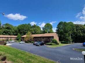 216 Ridge Forest Ct in Winston-Salem, NC - Building Photo - Building Photo