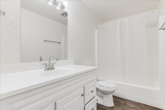 Cannon Court Apartments in Salem, OR - Foto de edificio - Building Photo