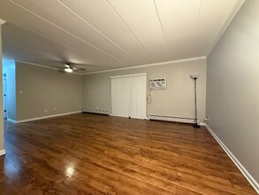 154 E Bailey Rd in Naperville, IL - Foto de edificio - Building Photo