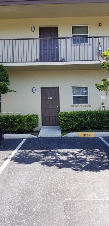 3752 NW 91st Ln in Sunrise, FL - Building Photo