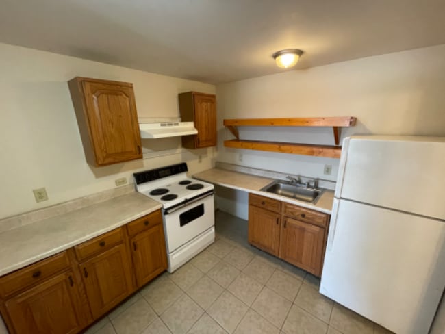 41 Academy St-Unit -b2 in Amsterdam, NY - Building Photo - Building Photo