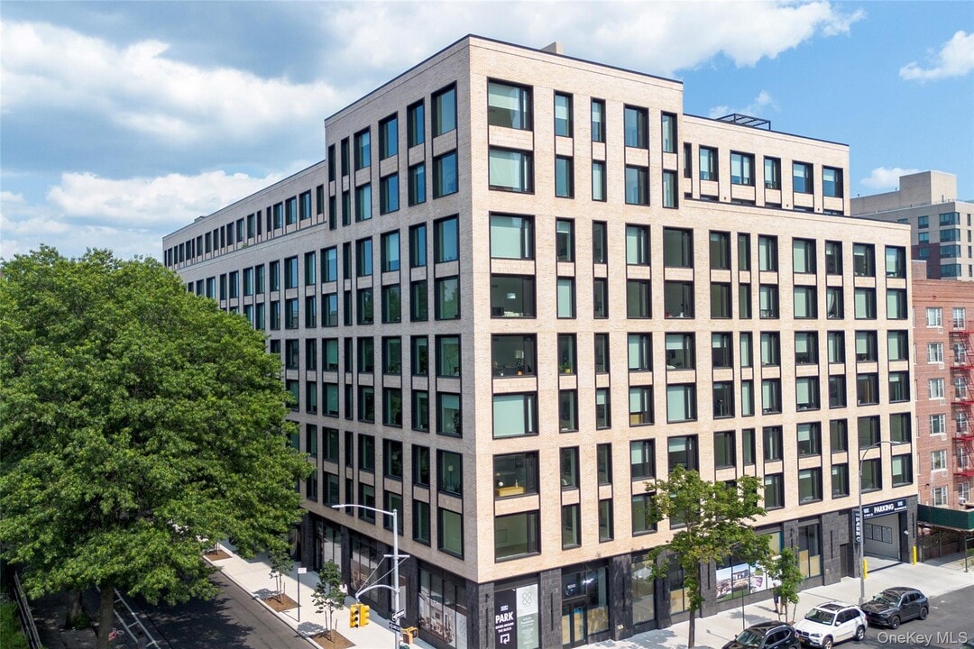 15310 88th Ave in Queens, NY - Building Photo