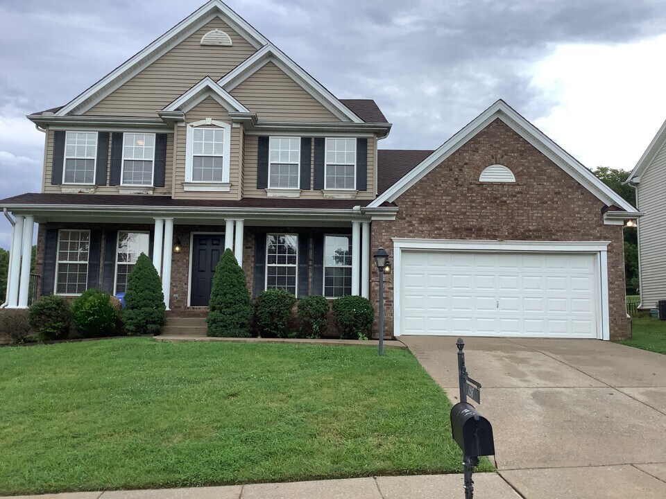 126 Legends Dr in Hendersonville, TN - Building Photo