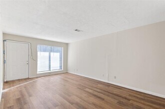 930 Cable St in Conroe, TX - Building Photo - Building Photo