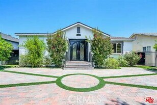 17937 Burbank Blvd in Los Angeles, CA - Building Photo