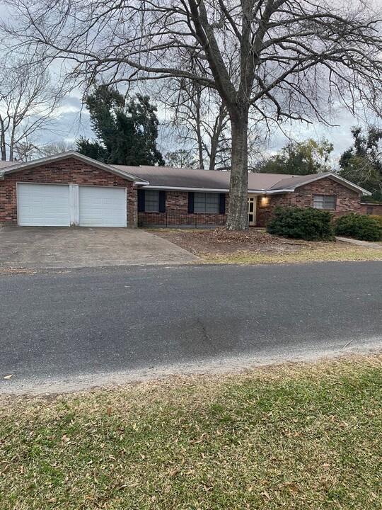 507 S Helen St in Deridder, LA - Building Photo