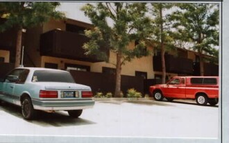 5915 Limonite St in Jurupa Valley, CA - Building Photo