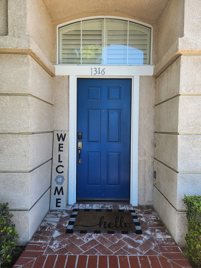 1316 E Sedona Dr in Orange, CA - Foto de edificio - Building Photo