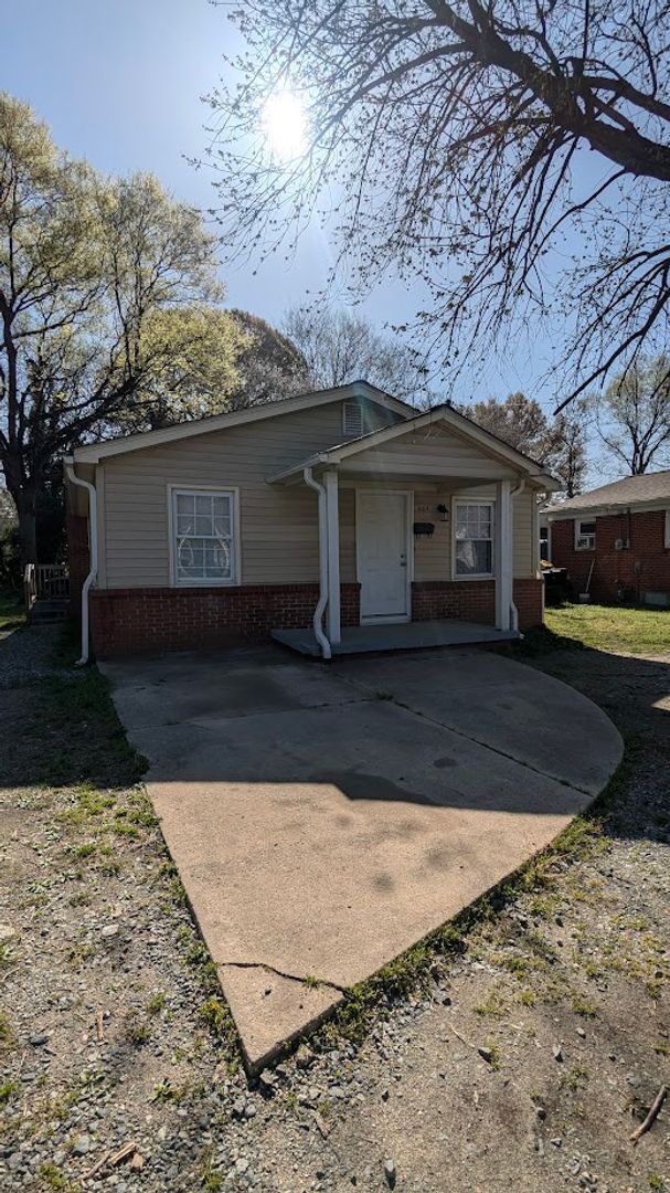 907 Bennett St in Greensboro, NC - Building Photo - Building Photo