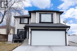 58 Lakeview Bay in Chestermere, AB - Building Photo