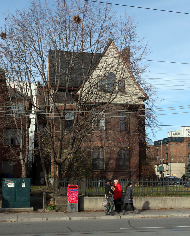 380 Sherbourne St in Toronto, ON - Building Photo - Building Photo