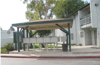 New Wilmington Arms Apartments in Compton, CA - Foto de edificio - Building Photo