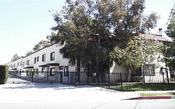 2435 W Avenue 33 in Los Angeles, CA - Building Photo - Building Photo