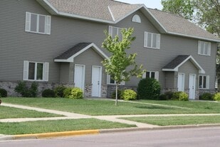 1715 Northway Dr in North Mankato, MN - Building Photo
