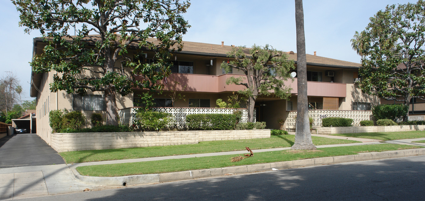 Holliston Garden Apartments in Pasadena, CA - Building Photo