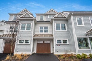 451 Essex St, Unit 2 in Beverly, MA - Building Photo