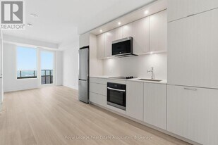 60 Central Park Roadway in Toronto, ON - Building Photo