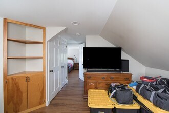 299 South Rd-Unit -2 in Bedford, MA - Foto de edificio - Building Photo