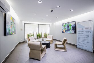 77 Huntley St in Toronto, ON - Building Photo - Building Photo