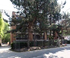 265 Poplar Plains Rd in Toronto, ON - Building Photo