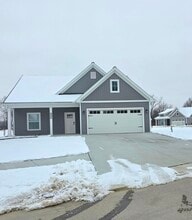 8452 Oak Shade Cir in Davison, MI - Foto de edificio - Building Photo