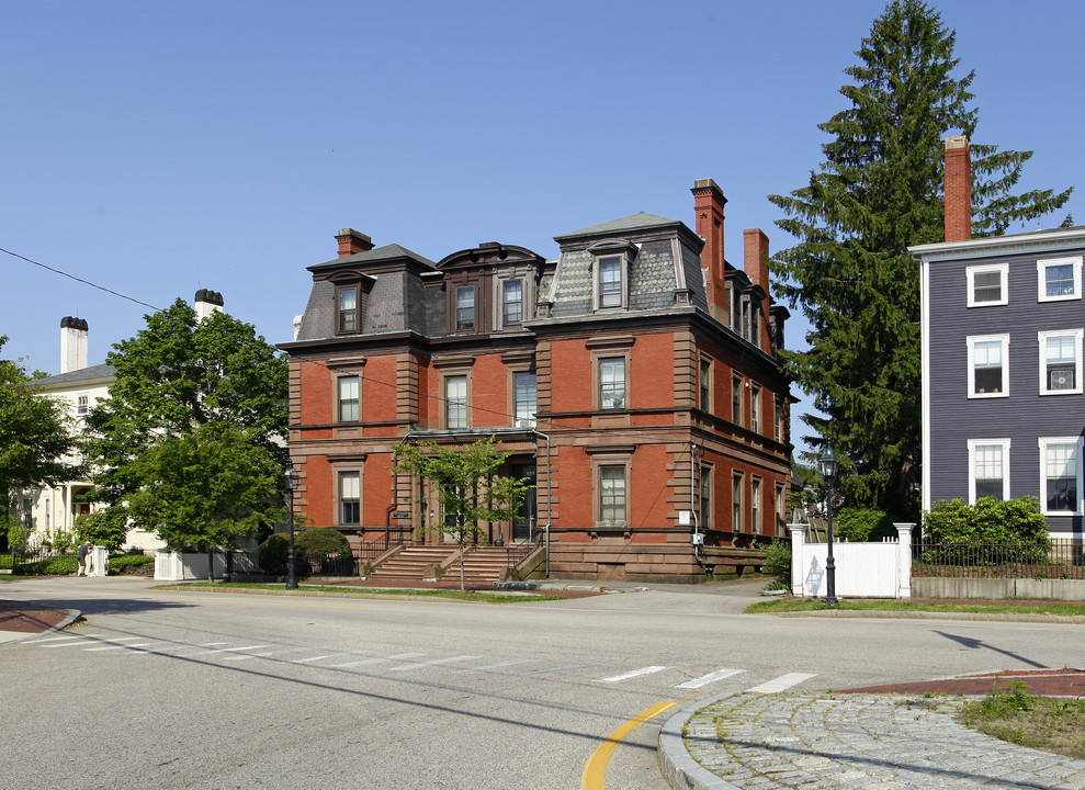 132 Middle St in Portsmouth, NH - Foto de edificio