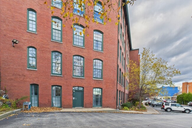 28 Bayley St in Pawtucket, RI - Building Photo - Building Photo