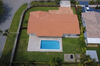 6331 SW 94th Ave in Miami, FL - Building Photo - Building Photo