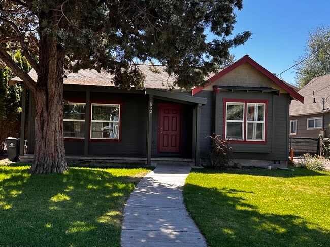 property at 159 SE Roosevelt Ave