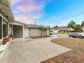 2697 Limerick Rd in San Pablo, CA - Building Photo