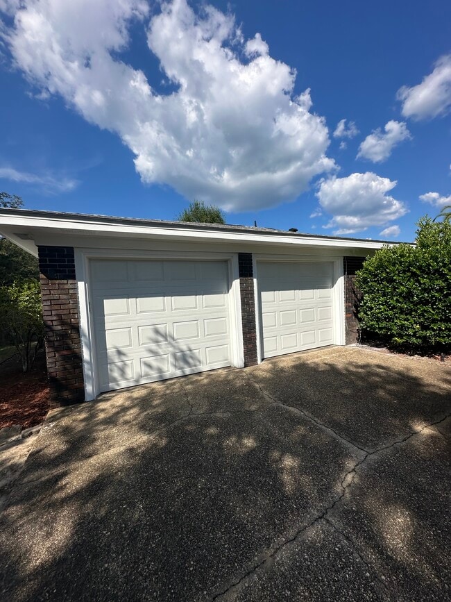 5075 Shoshone Dr in Pensacola, FL - Building Photo - Building Photo