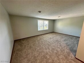 4780 Pin Oak Dr in Vermilion, OH - Building Photo - Building Photo