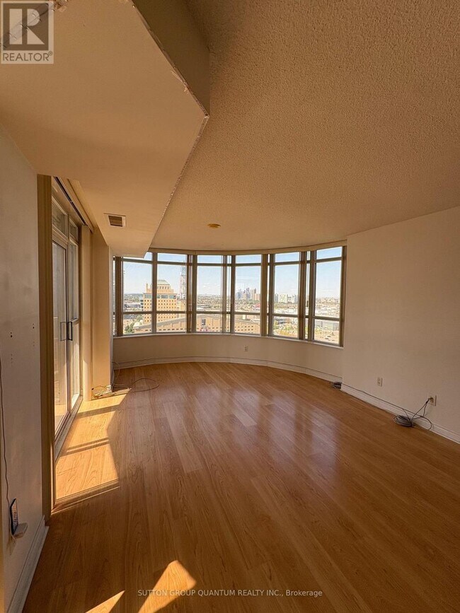 property at 310 Burnhamthorpe Rd W