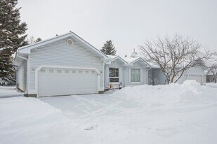 Deer Valley Villas in Calgary, AB - Building Photo