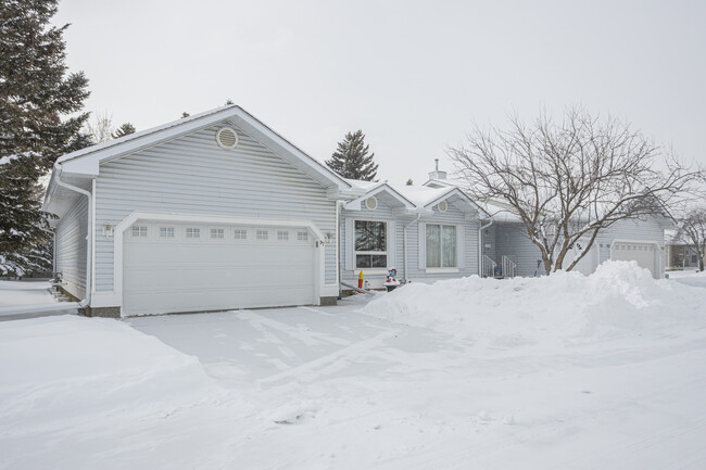 Deer Valley Villas in Calgary, AB - Building Photo - Primary Photo