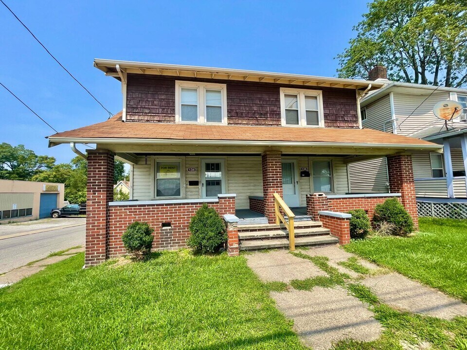 136-136 Cleveland St in Elyria, OH - Building Photo