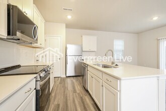 5597 Hydrangea St in Winston-Salem, NC - Building Photo - Building Photo