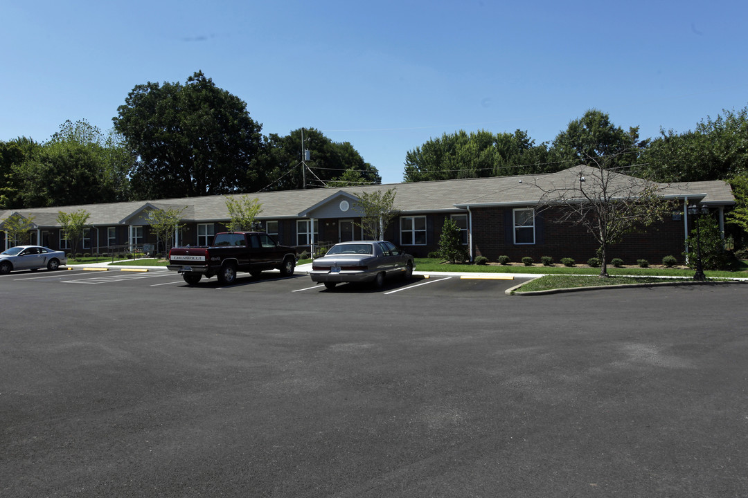 Crofton Manor in Crofton, KY - Building Photo