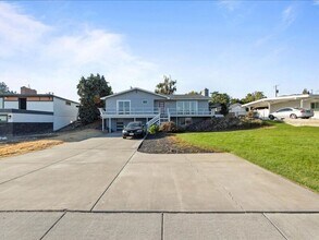 3603 W Canal Dr in Kennewick, WA - Building Photo - Building Photo