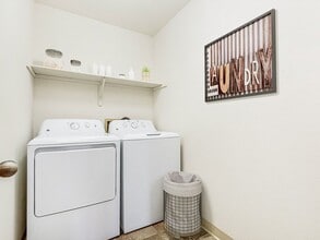 Tanglewood Apartments in Oak Creek, WI - Building Photo - Building Photo