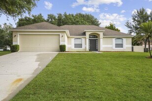 2233 Lake Pointe Cir in Leesburg, FL - Building Photo
