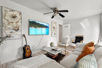 4989 Randlett Dr in La Mesa, CA - Building Photo - Building Photo