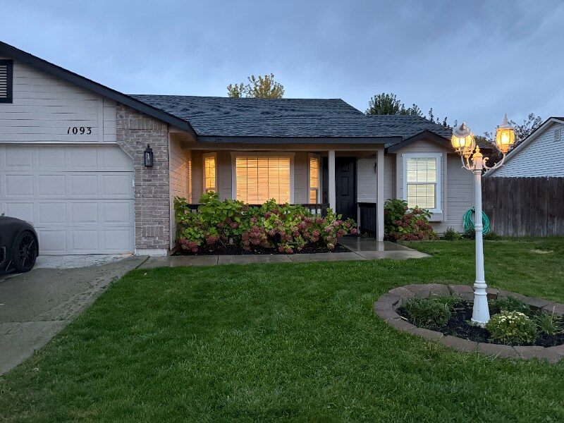 1093 W Waltman Dr in Meridian, ID - Foto de edificio