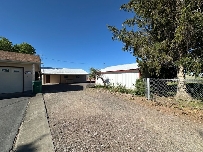 5842 Henley Rd in Klamath Falls, OR - Building Photo - Building Photo