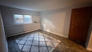 5 Auburn St in Exeter, NH - Building Photo - Interior Photo